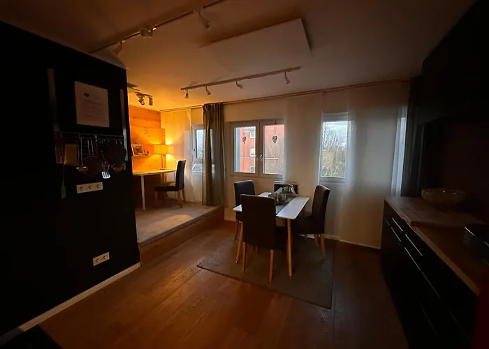 Airport Loft Apartment *